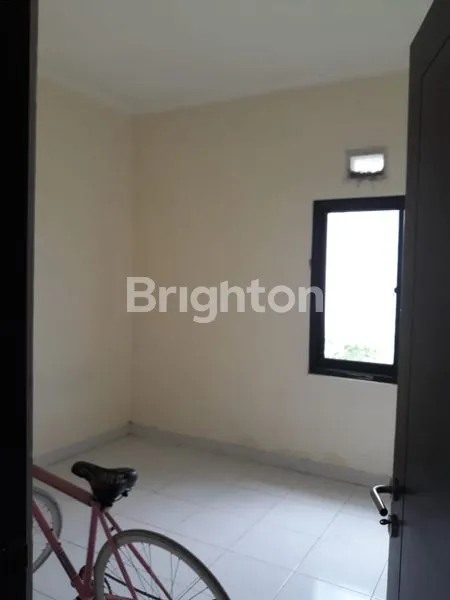 image RUMAH STANDAR ADA SISA TANAH TERAS SDH RAPI DI KERAMIK RUMAH KAHURIPAN THE GARDINDI (7)