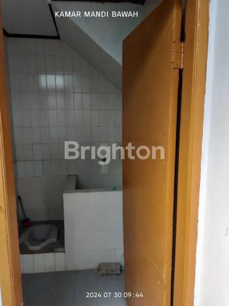 image RUMAH 2 LANTAI DI LOKASI ELITE SIAP HUNI BARU RENOVASI  (8)