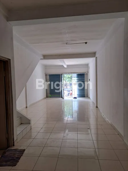 RUKO 2 LANTAI STRATEGIS DI TAMAN ROYAL 3