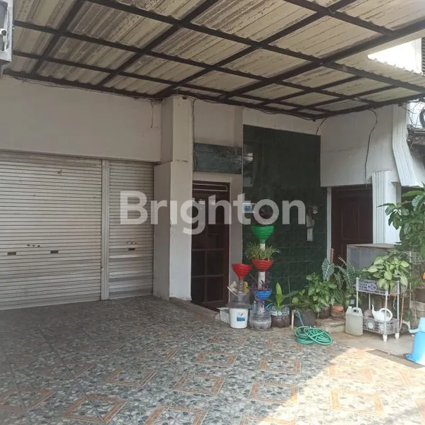 image RUMAH LAMA TERAWAT DI CEMPAKA PUTIH BARAT (2)