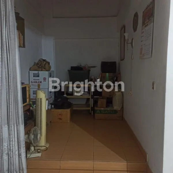 image RUMAH LAMA TERAWAT DI CEMPAKA PUTIH BARAT (5)