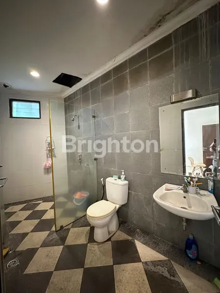 image RUMAH TERAWAT, HALAMAN LUAS (2)