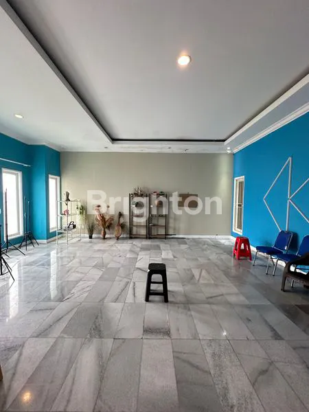 image RUMAH TERAWAT, HALAMAN LUAS (3)