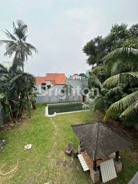 image RUMAH TERAWAT, HALAMAN LUAS (4)
