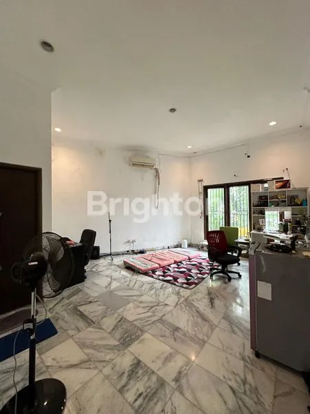 image RUMAH TERAWAT, HALAMAN LUAS (7)