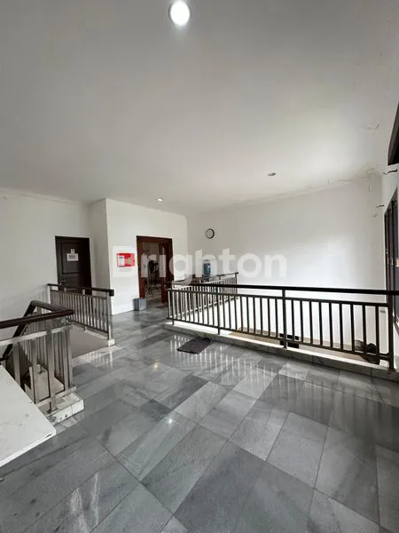 image RUMAH TERAWAT, HALAMAN LUAS (6)