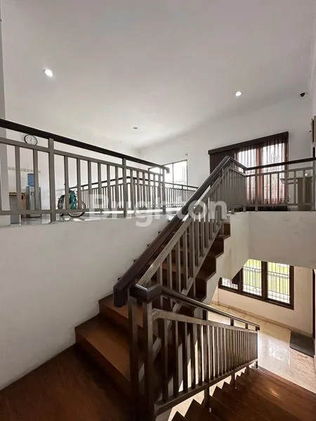 image RUMAH TERAWAT, HALAMAN LUAS (8)