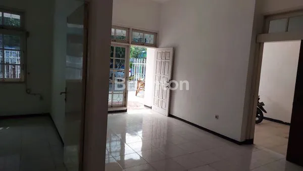 image RUMAH TERAWAT LOKASI TENGAH KOTA (5)