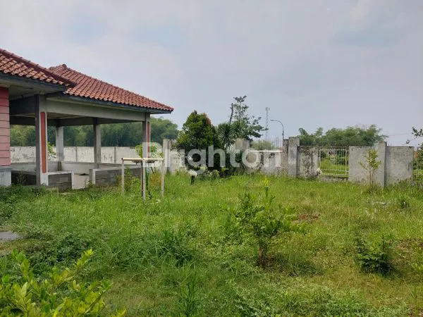 image JUAL RUMAH TUA HANYA HITUNG HARGA TANAH SAJA,2 LANTAI DI CISAPI MAJALAYA BANDUNG. (7)