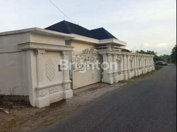 image RUMAH MEWAH CLASIK  DEKAT PUSAT BISNIS ARIFIN AHMAD PEKANBARU (1)