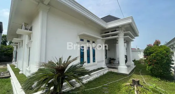 image RUMAH MEWAH CLASIK  DEKAT PUSAT BISNIS ARIFIN AHMAD PEKANBARU (2)