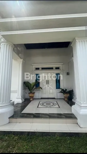 image RUMAH MEWAH CLASIK  DEKAT PUSAT BISNIS ARIFIN AHMAD PEKANBARU (3)