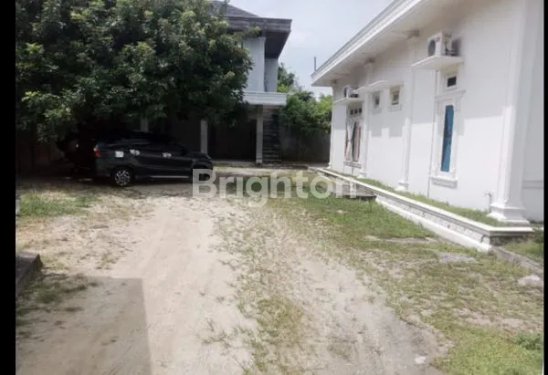 image RUMAH MEWAH CLASIK  DEKAT PUSAT BISNIS ARIFIN AHMAD PEKANBARU (4)