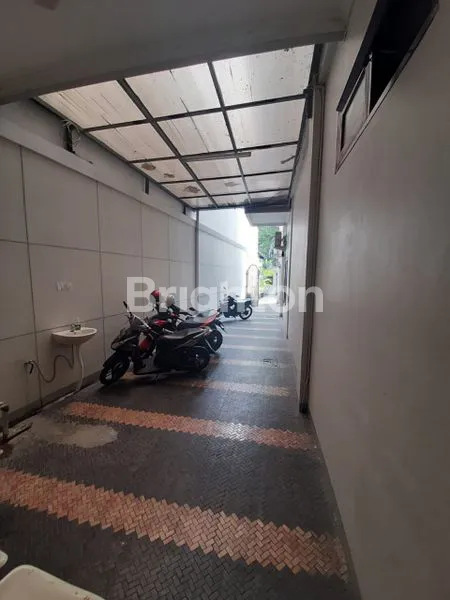 image RUMAH MEWAH SIAP HUNI ROW JALAN LEBAR BEBAS BANJIR TEBET TIMUR JAKARTA SELATAN (5)