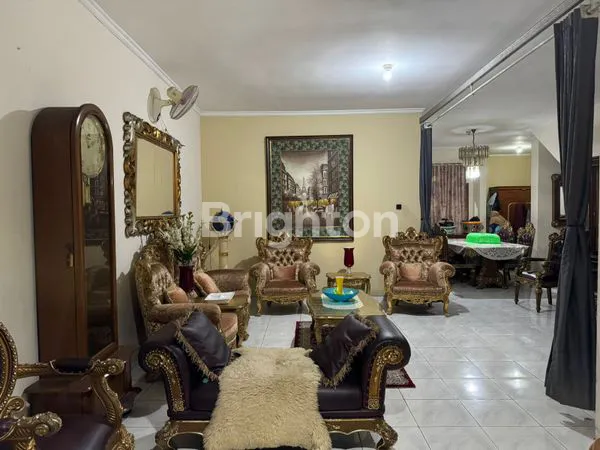 image TURUN HARGA BELI RUMAH LANGSUNG DAPAT 2 RUKO DAN 1 KIOS DAERAH SANGAT STRATEGIS COCOK UNTUK INVESTASI TEBET JAKARTA SELATAN (2)