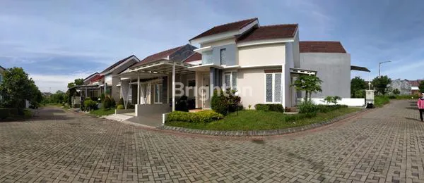 image RUMAH MINIMALIR MODERN POSISI  HOOK DI CLUSTER TIRTASANI RESORT KARANGLO MALANG (2)