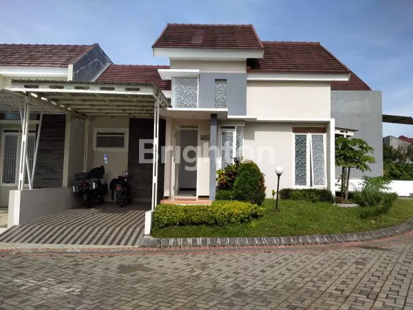 image RUMAH MINIMALIR MODERN POSISI  HOOK DI CLUSTER TIRTASANI RESORT KARANGLO MALANG (1)