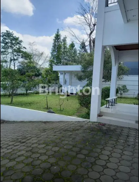 image DIJUAL RUMAH BESAR DAN TANAHNYA LUAS DI SETIABUDI REGENCY BANDUNG BARAT. (8)