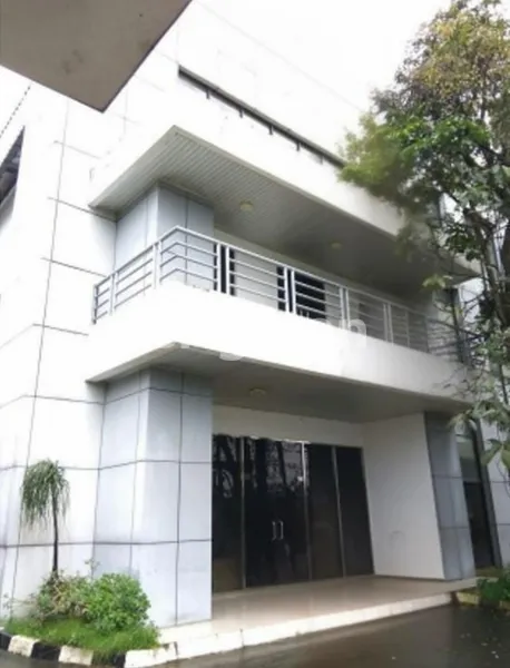 GEDUNG 3 LANTAI PONDOK CABE PAMULANG TANGERANG SELATAN PINGGIR JALAN RAYA
