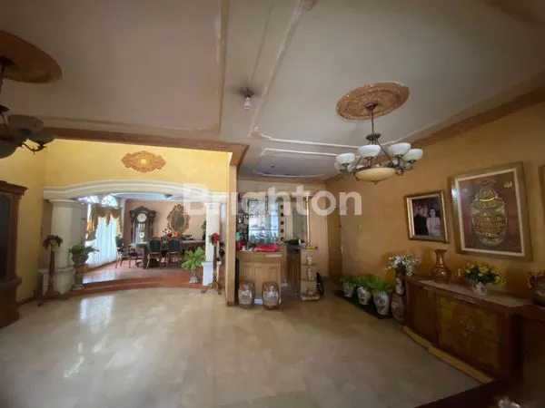 image RUMAH CANTIK FULL FURNISH DI KEMANG (1)