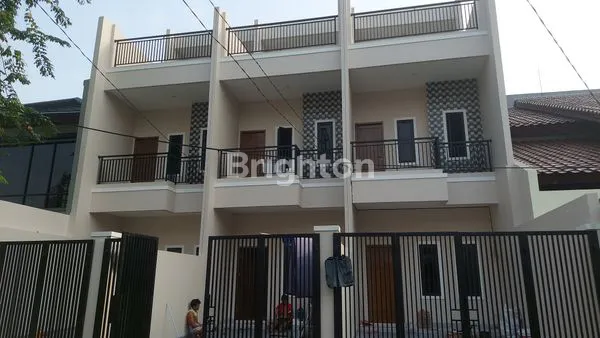 image RUMAH BARU 3 LANTAI DI TANJUNG DUREN DALAM RAYA JAKARTA BARAT (1)