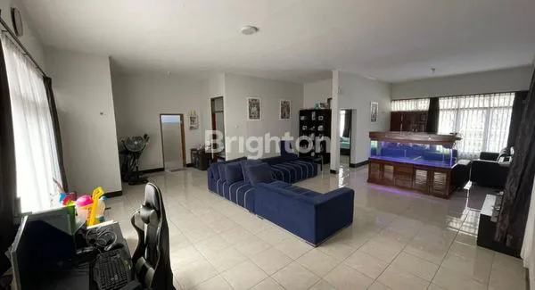 image RUMAH KLASIK LUAS SIAP HUNI DEKAT DAY TRANS BUAH BATU (2)