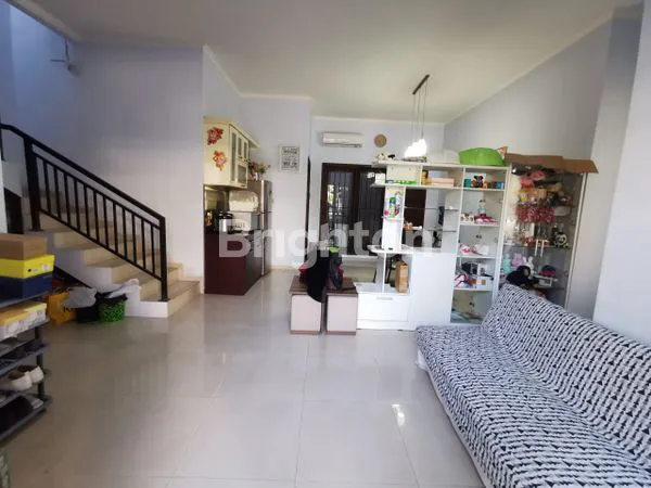 image RUMAH SEMI FURNISHED TERAWAT ARAYA 2 GALAXY BUMI PERMAI DEKAT KE RAYA MERR (2)