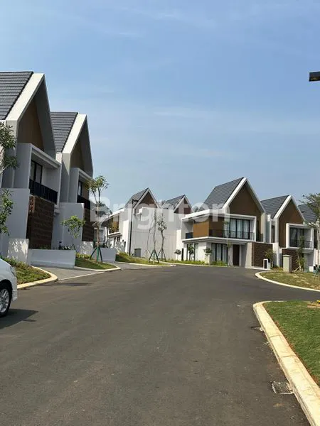 image RUMAH CANTIK DI KAWASAN ELITE LINGKUNGAN NYAMAN SIAP HUNI (8)