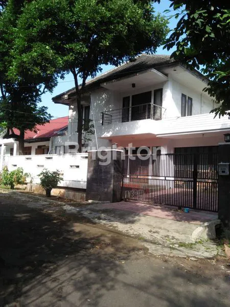 image RUMAH 2 LANTAI LUAS SERTA BAGUS, JALAN DEPAN RUMAH LEGA. (1)