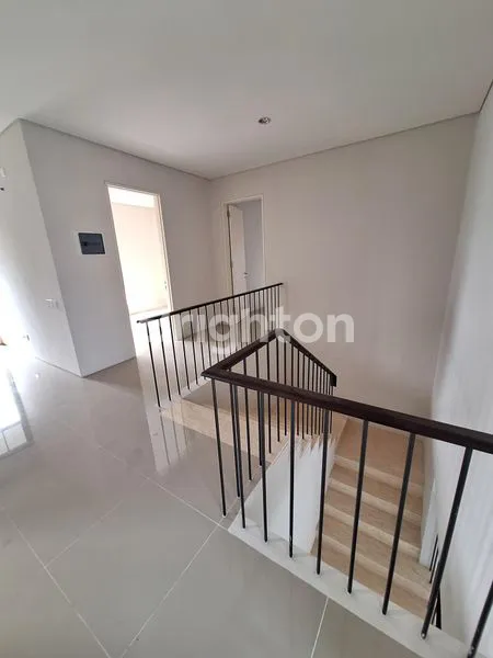 image RUMAH MEWAH 2 LANTAI DI CITRALAND TIDAR (6)