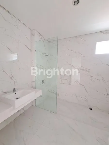 image RUMAH MEWAH 2 LANTAI DI CITRALAND TIDAR (7)