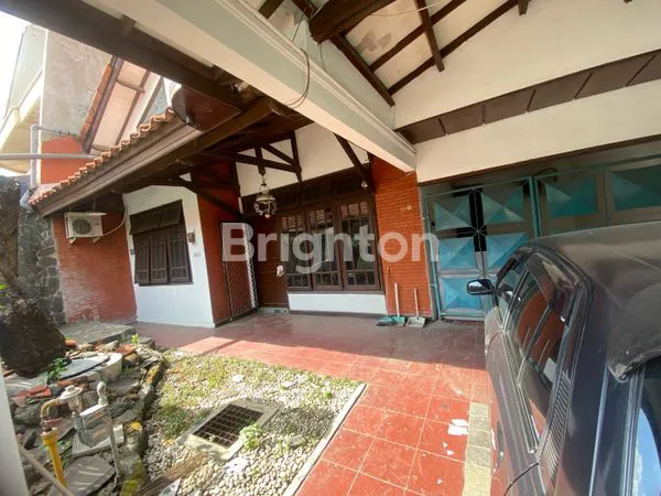 image RUMAH 2 LANTAI LOKASI STRATEGIS PUSAT KOTA SURABAYA (2)