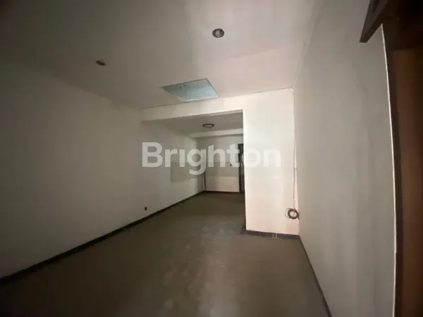 image RUMAH 2 LANTAI LOKASI STRATEGIS PUSAT KOTA SURABAYA (4)