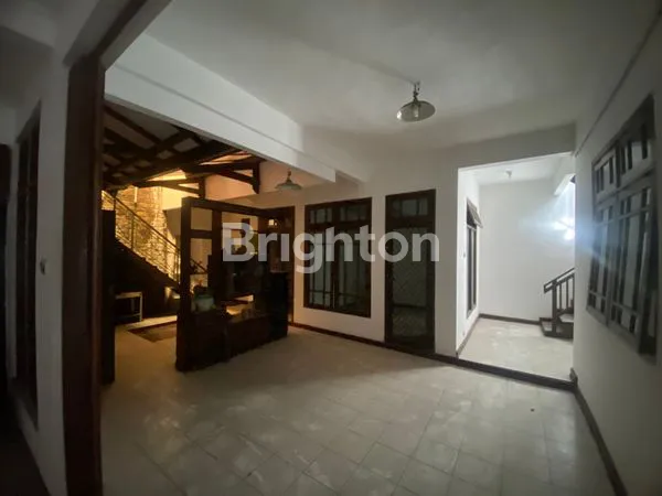 image RUMAH 2 LANTAI LOKASI STRATEGIS PUSAT KOTA SURABAYA (6)