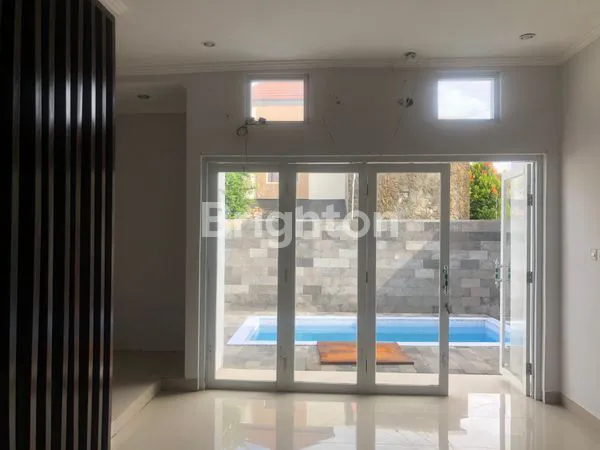 image VILLA 2 LANTAI DENGAN KOLAM RENANG DI SEMINYAK (2)