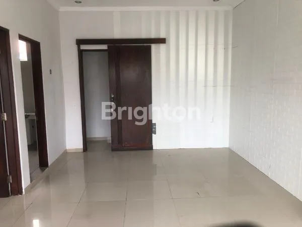 image VILLA 2 LANTAI DENGAN KOLAM RENANG DI SEMINYAK (3)