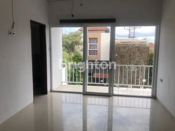 image VILLA 2 LANTAI DENGAN KOLAM RENANG DI SEMINYAK (7)