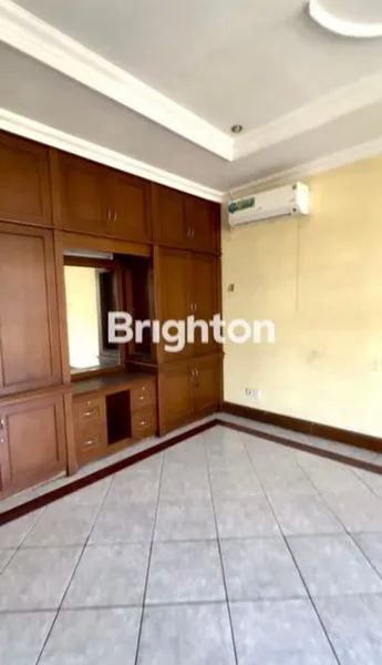 image RUMAH MEWAH DUA LANTAI (5)