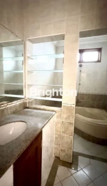 image RUMAH MEWAH DUA LANTAI (6)