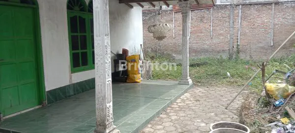 image TANAH PINGGIR JALAN ASPAL BONUS BANGUNAN LOKASI DEKAT PASAR KOTA GEDE JOGJA (6)