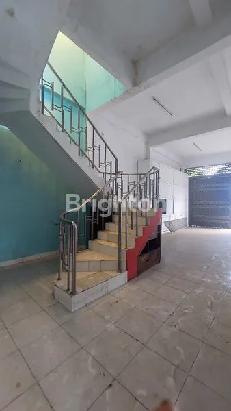 image RUKO DI LOKASI STRATEGIS DEKAT PUSAT BISNIS DI TIBUBENENG CANGGU BALI (2)