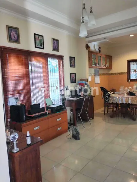 image RUMAH 2 LANTAI DI TUKAD BADUNG (2)