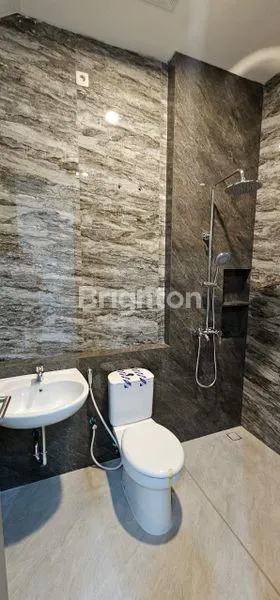 image RUMAH MEWAH MINIMALIS MURAH SUTOREJO (5)