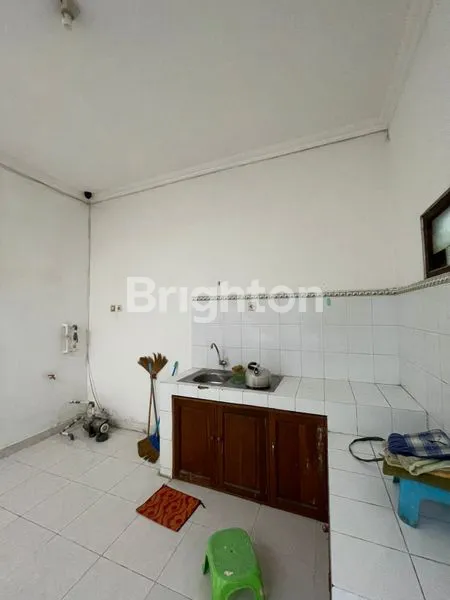 image RUMAH DALAM KOMPLEKS PERUMAHAN ONE GATE SYSTEM,SECURITY 24 JAM.SELANGKAH LOTTE MART, RS HERMINA, NEXT IN OUT TOL JOGLOSEMAR.DIKELILINGI KAMPUS SANATA DHARMA, RESPATI, UPN, AMIKOM, PAKUWON MALL (3)