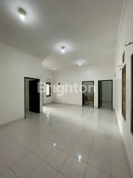 image RUMAH DALAM KOMPLEKS PERUMAHAN ONE GATE SYSTEM,SECURITY 24 JAM.SELANGKAH LOTTE MART, RS HERMINA, NEXT IN OUT TOL JOGLOSEMAR.DIKELILINGI KAMPUS SANATA DHARMA, RESPATI, UPN, AMIKOM, PAKUWON MALL (4)