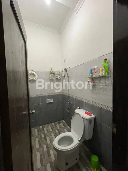 image RUMAH DALAM KOMPLEKS PERUMAHAN ONE GATE SYSTEM,SECURITY 24 JAM.SELANGKAH LOTTE MART, RS HERMINA, NEXT IN OUT TOL JOGLOSEMAR.DIKELILINGI KAMPUS SANATA DHARMA, RESPATI, UPN, AMIKOM, PAKUWON MALL (6)