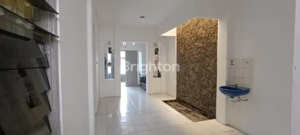 image RUMAH BAGUS 1 1/4 LANTAI SIAP HUNI DI KEBON JERUK JAKARTA BARAT (3)