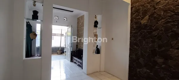 image RUMAH BAGUS 1 1/4 LANTAI SIAP HUNI DI KEBON JERUK JAKARTA BARAT (7)