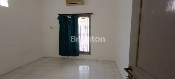 image RUMAH BAGUS 1 1/4 LANTAI SIAP HUNI DI KEBON JERUK JAKARTA BARAT (8)