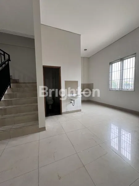 image RUKO MERUYA UTARA SIAP PAKAI PARKIR LUAS BEBAS BANJIR (6)